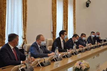 Azerbaijani FM meets with deputy chairman of Georgian parliament