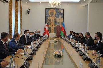Azerbaijani FM meets with deputy chairman of Georgian parliament
