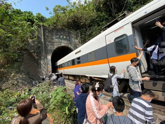 Passenger train carrying 490 derails in Taiwan, with at least 48 dead and dozens injured - UPDATED
