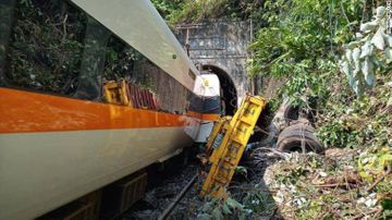 Passenger train carrying 490 derails in Taiwan, with at least 48 dead and dozens injured - UPDATED