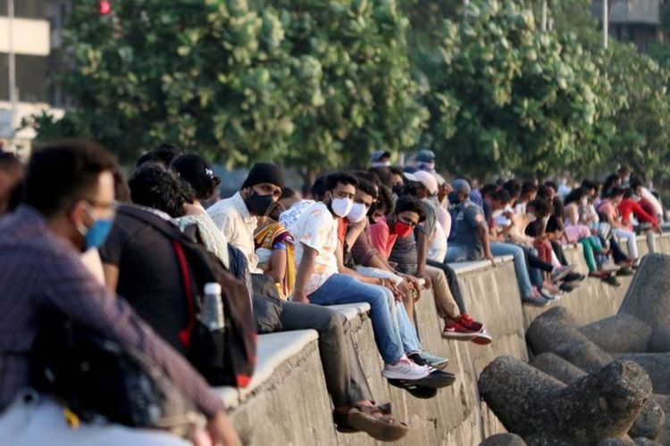 India reports 96,982 new coronavirus cases
