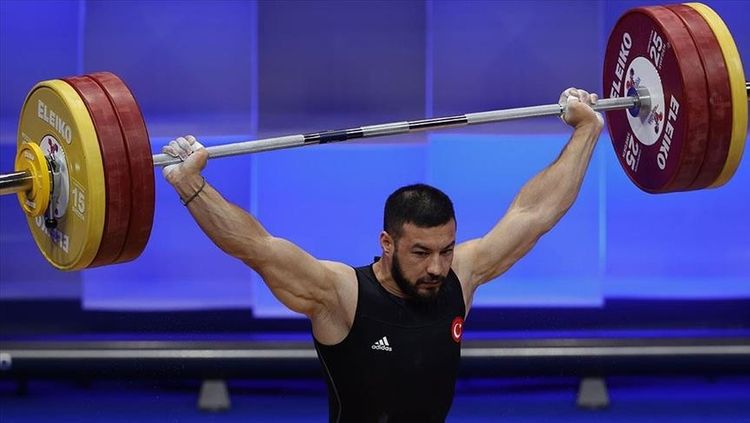 Turkish weightlifter breaks European snatch record