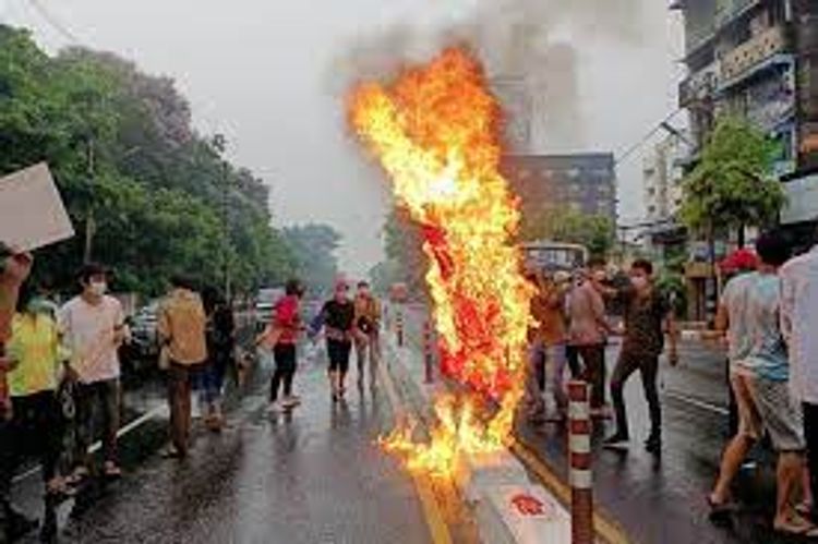 Eleven killed as Myanmar protesters fight troops with handmade guns, firebombs