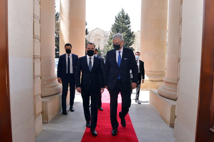 Azerbaijani FM meets with UNGA President