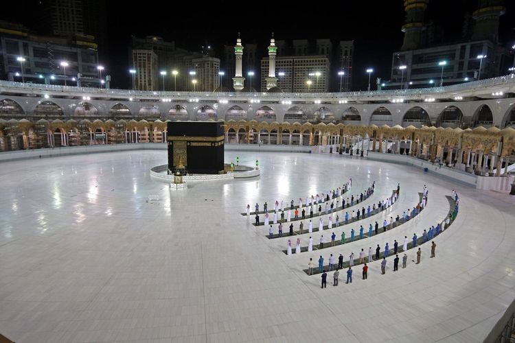 Mass visit to sacred places in foreign countries to be only organized by religious centers