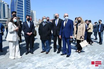 Participants of international conference get acquainted with Military Trophy Park in Baku