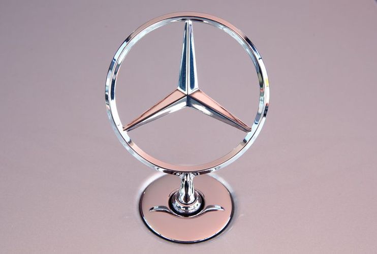 Mercedes sales in China help accelerate Daimler profit