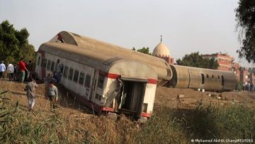 11 dead, 98 injured after train derails in Egypt - PHOTO - UPDATED