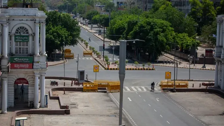 Delhi enters curfew mode for a week to fight COVID-19