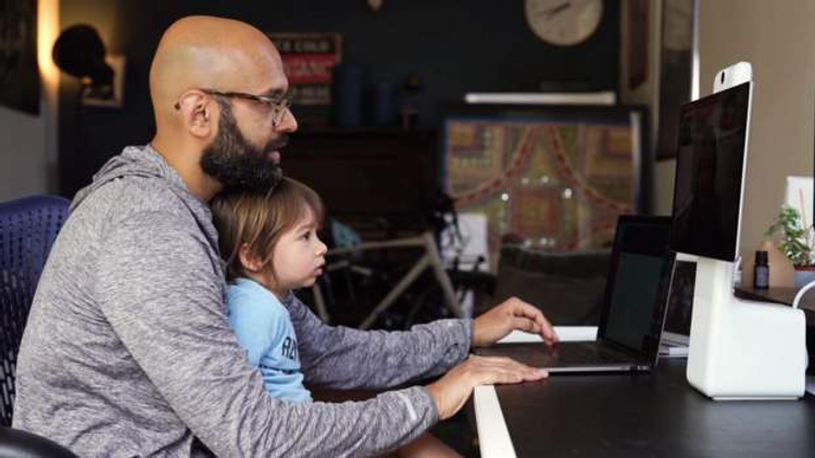 Facebook staff can continue working from home