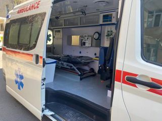 UNDP donated 3 specialized medical vehicles to Center on struggle against AIDS