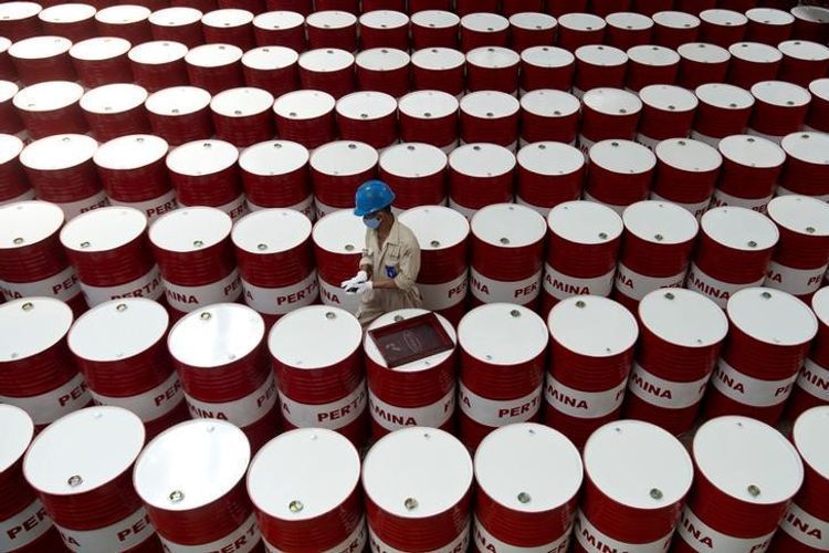 US commercial oil reserves increase - FORECAST