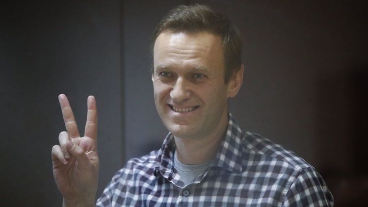 Navalny ends hunger strike in Russian jail