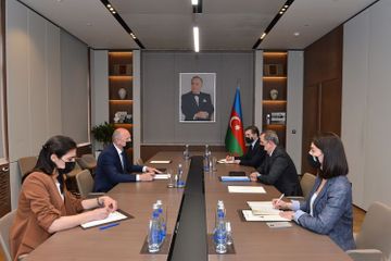 Azerbaijani FM receives copy of credentials of newly appointed Serbian Ambassador