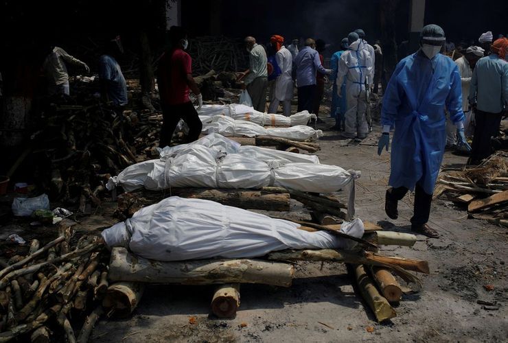 India's new COVID-19 cases stay above 300,000, army called to help