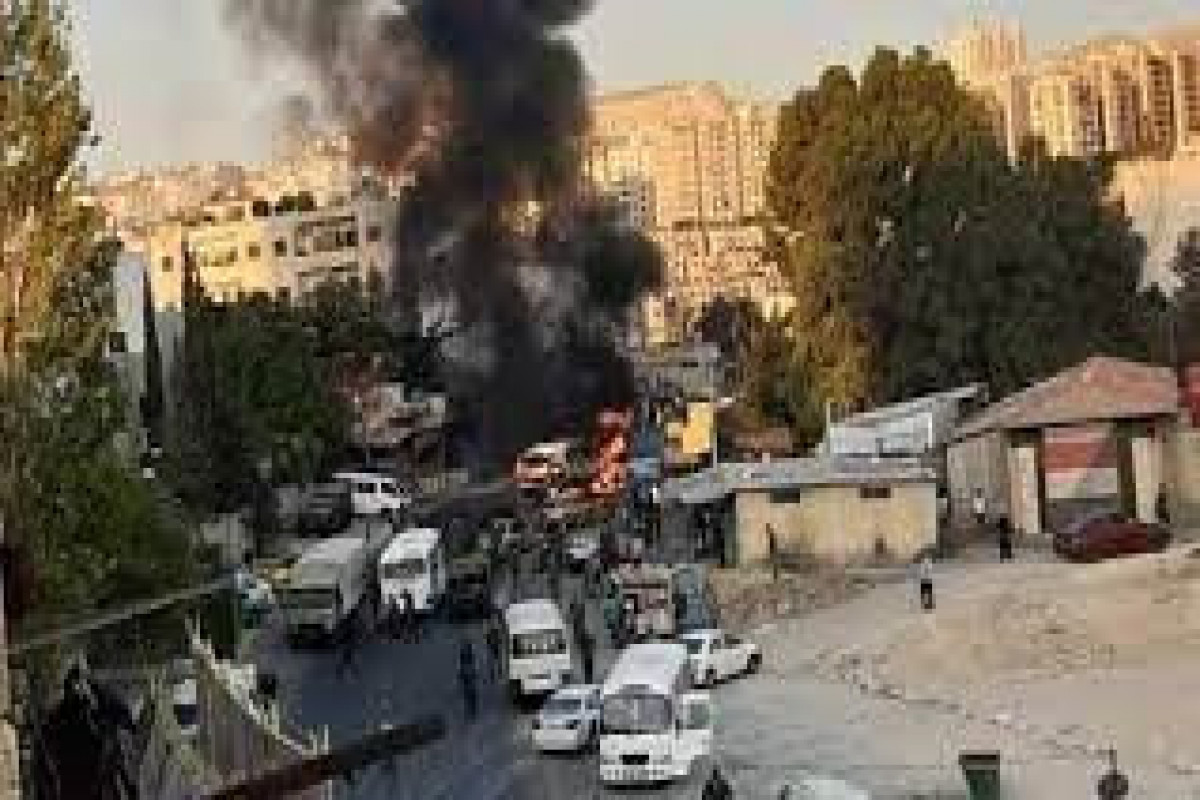 Military bus explodes in Damascus