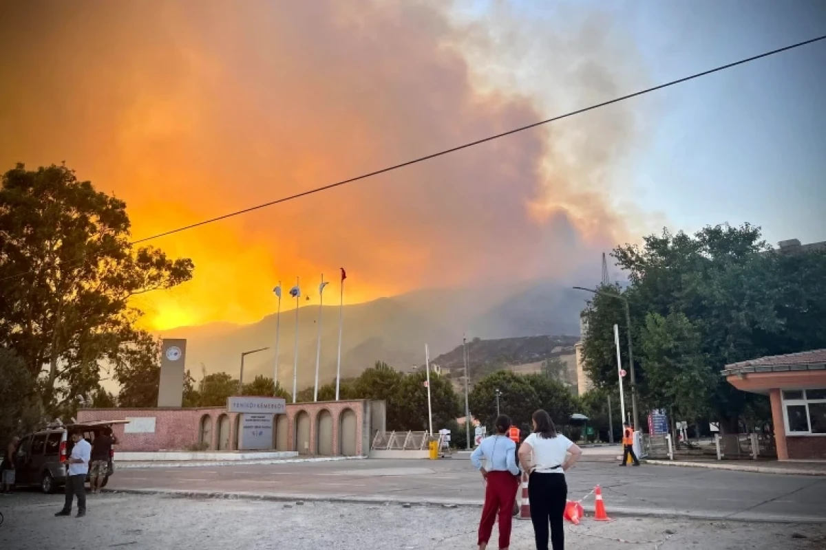 Power plant in Turkey evacuated as wildfire closes in