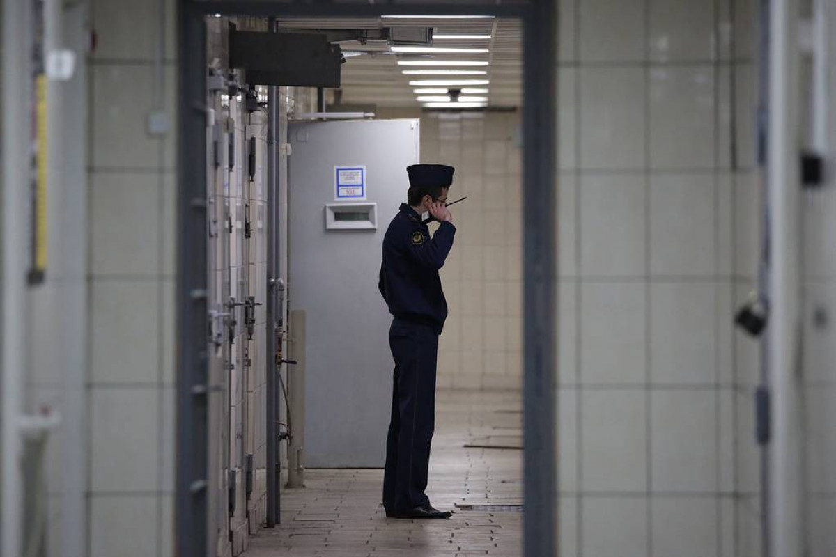 Five prisoners screw off door locks to escape from detention center outside Moscow