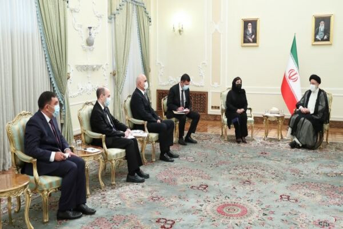 Azerbaijani Parliament chair meets with Iranian President 