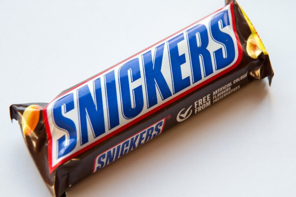 Snickers Spain pulls TV advert after homophobia accusations
