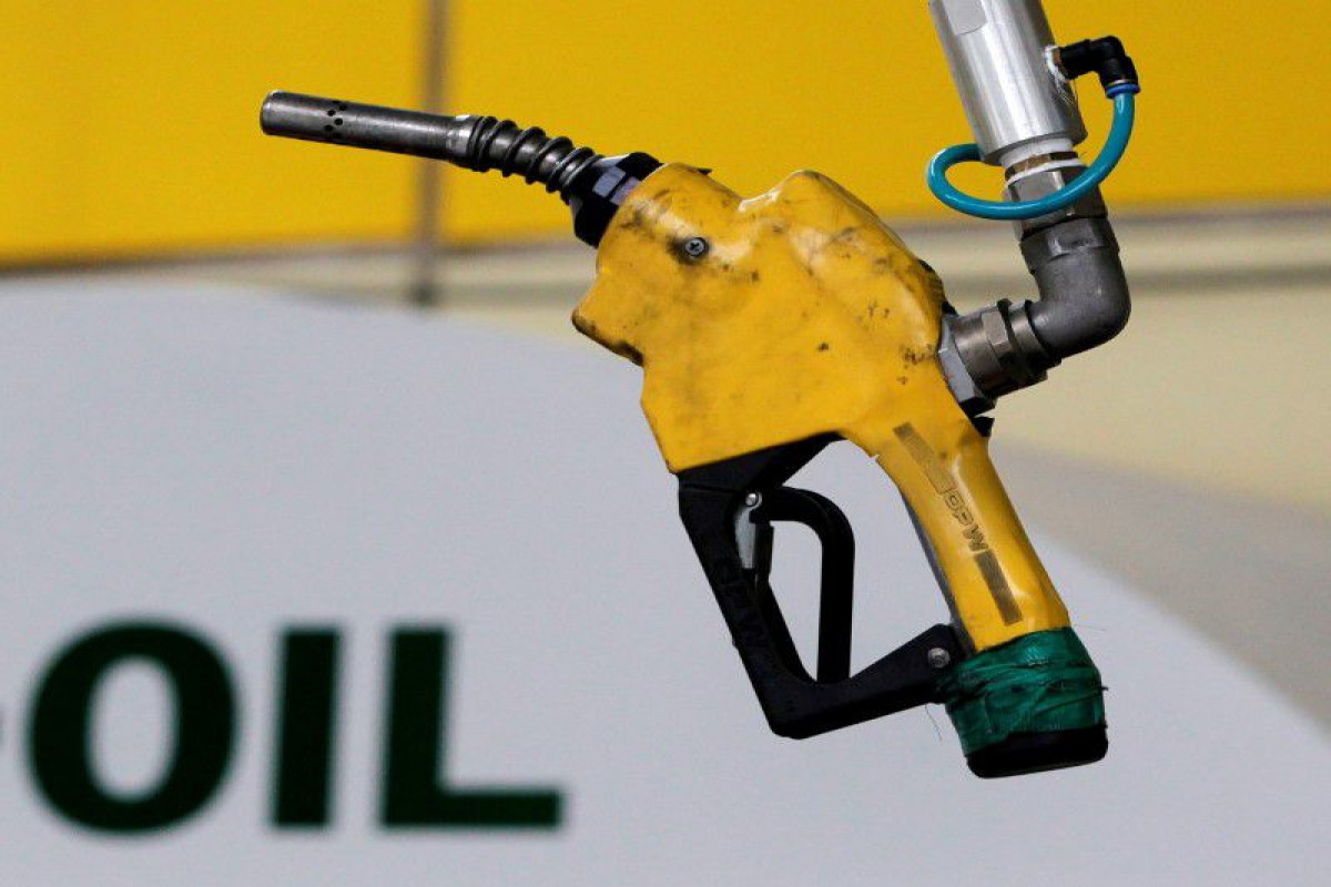 Oil steadies after hitting three-week low on pandemic restrictions
