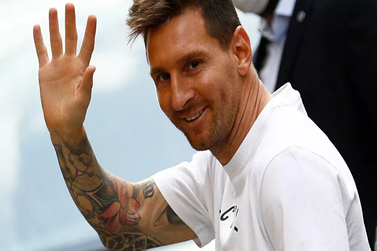Paris Saint-Germain holds press conference as Lionel Messi unveiled as new player-LIVE 