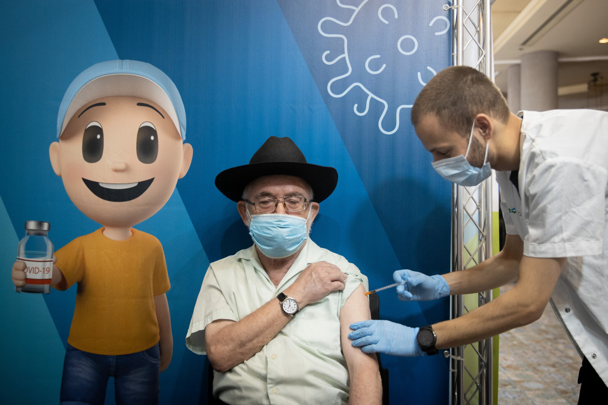 Israelis aged over 50 can receive third COVID-19 shot