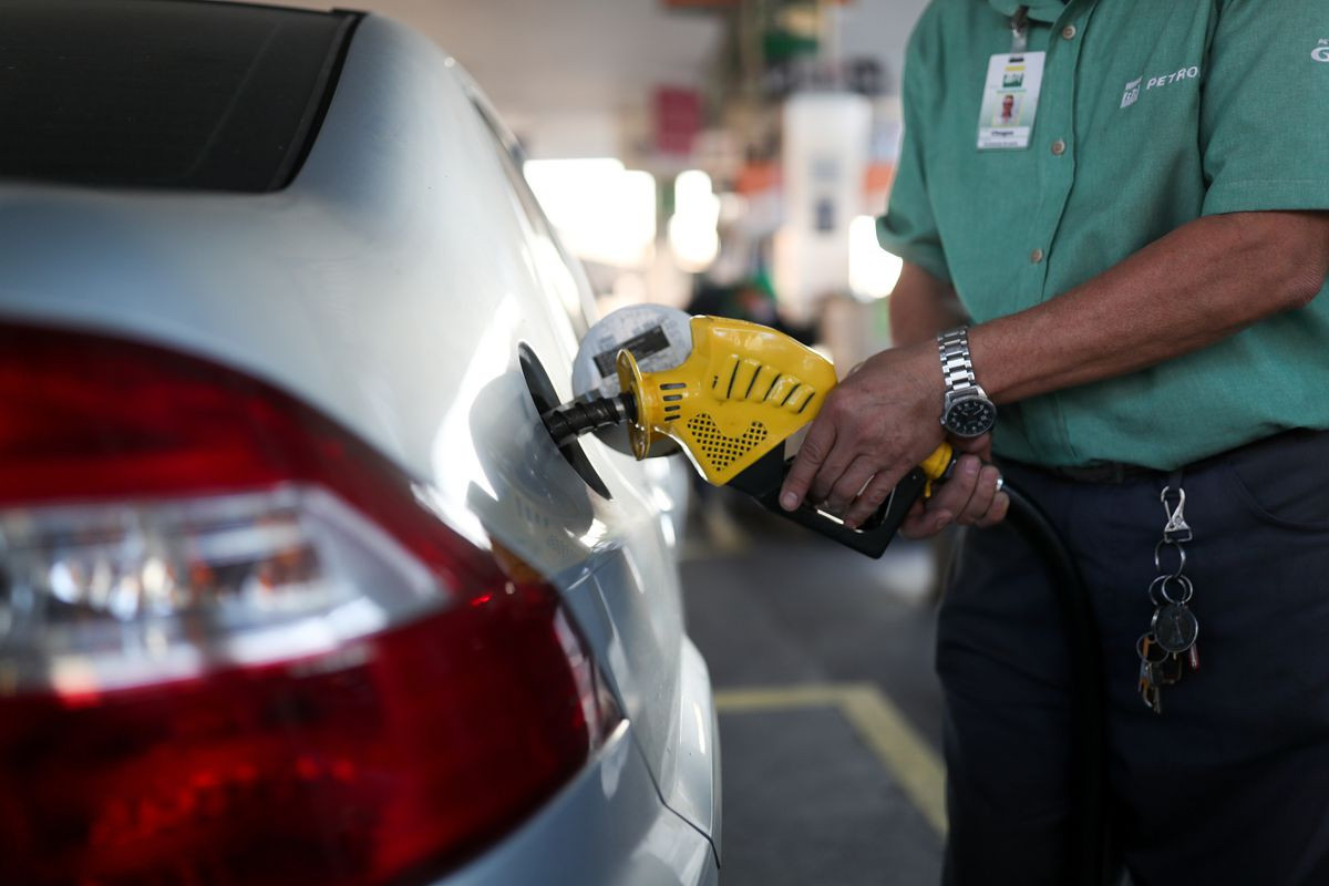 Oil dips, little changed on week despite weaker demand forecasts