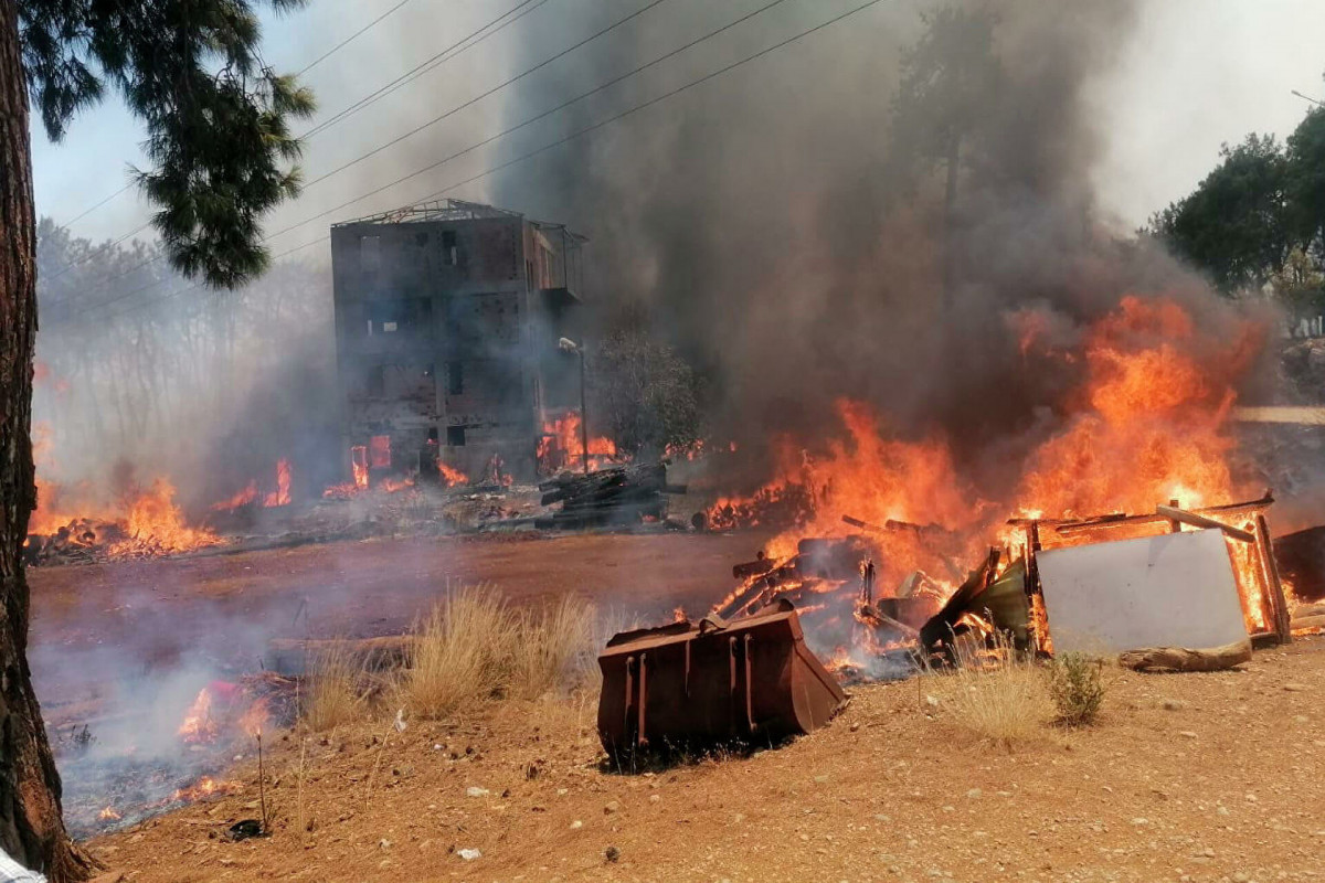 Firefighting aircraft crashes in Turkey