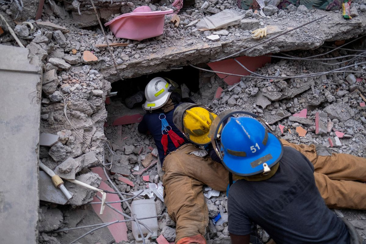 Haiti quake death toll surges to nearly 2,000, survivors clamor for aid