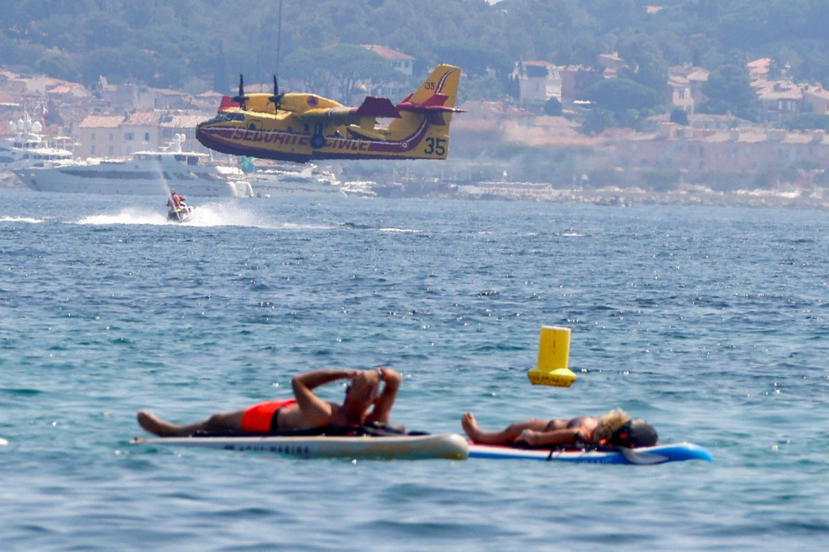 Campsites evacuated as France battles wildfire near Saint-Tropez