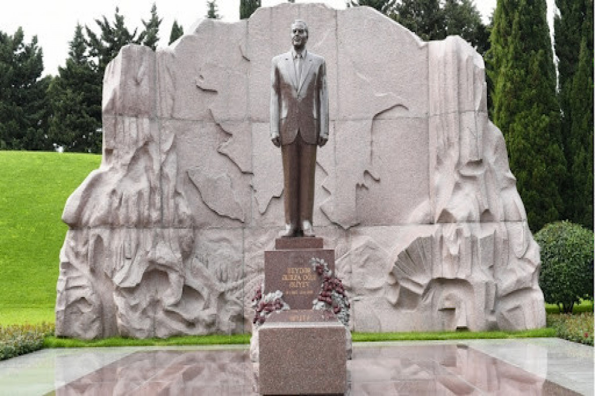 Chair of the Korean National Assembly visited the Alley of Honors