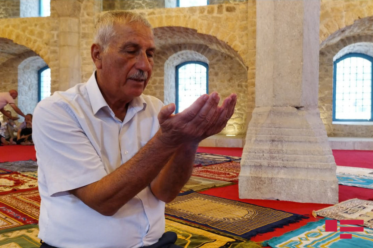 Shusha residents visit Yukhari and Ashaghi Govhar Agha Mosques-PHOTO 