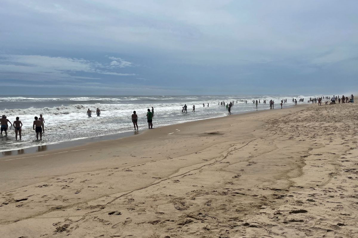 U.S. East Coast buckles down ahead of Hurricane Henri's arrival