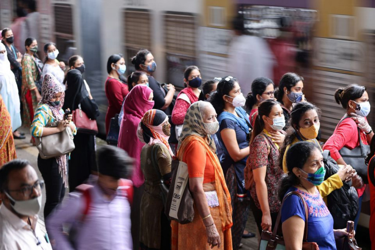 India reports 25,072 new coronavirus cases