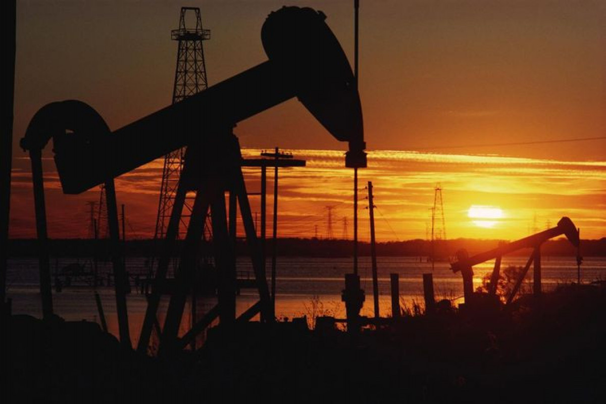 Price of Brent crude oil increases, WTI decreases