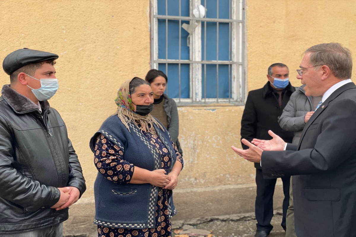 US ambassador in Azerbaijan met residents, affected by conflict, in Tartar-PHOTO 
