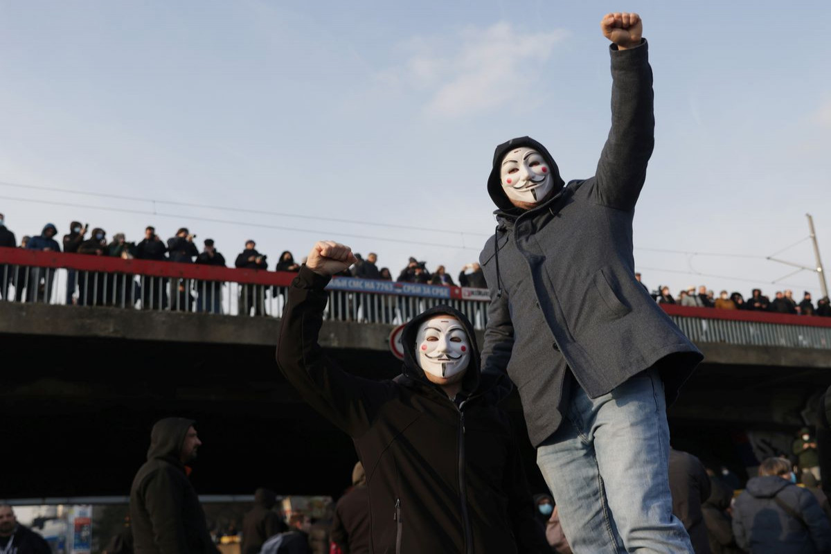 Thousands block roads across Serbia in anti-government protest
