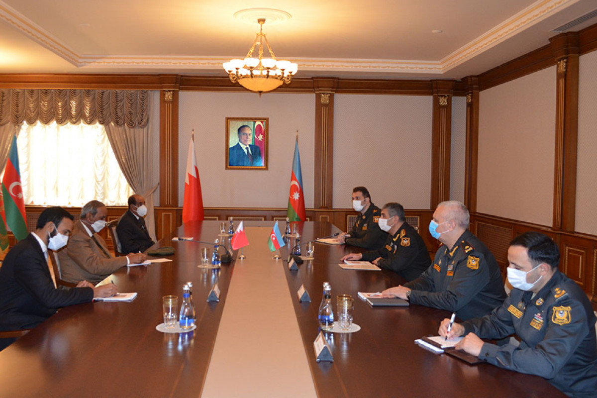 Azerbaijan Defense Minister meets with Commander-in-Chief of Defense Forces of Bahrain