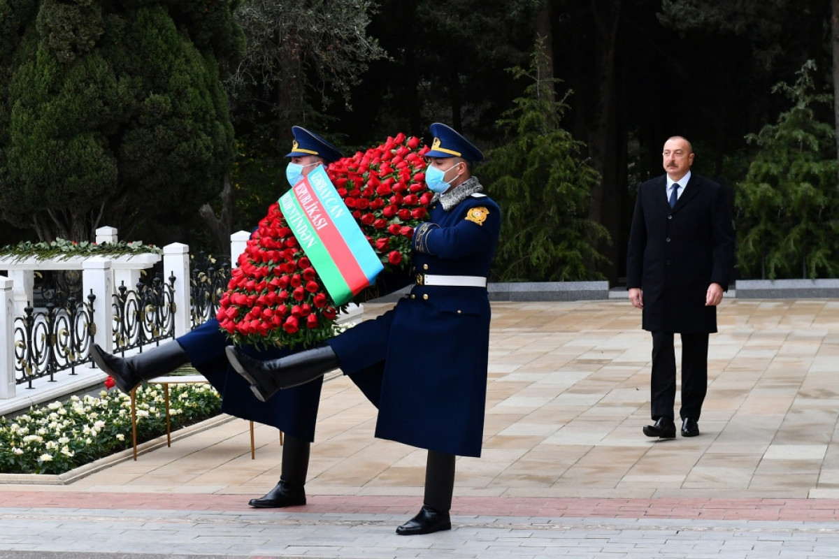 President Ilham Aliyev, First Lady Mehriban Aliyeva and family members visited grave of national leader Heydar Aliyev-PHOTO -UPDATED 