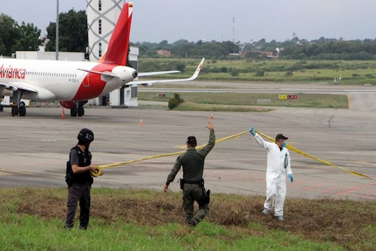 2 policemen, 1 civilian killed in explosions at Colombian airport
