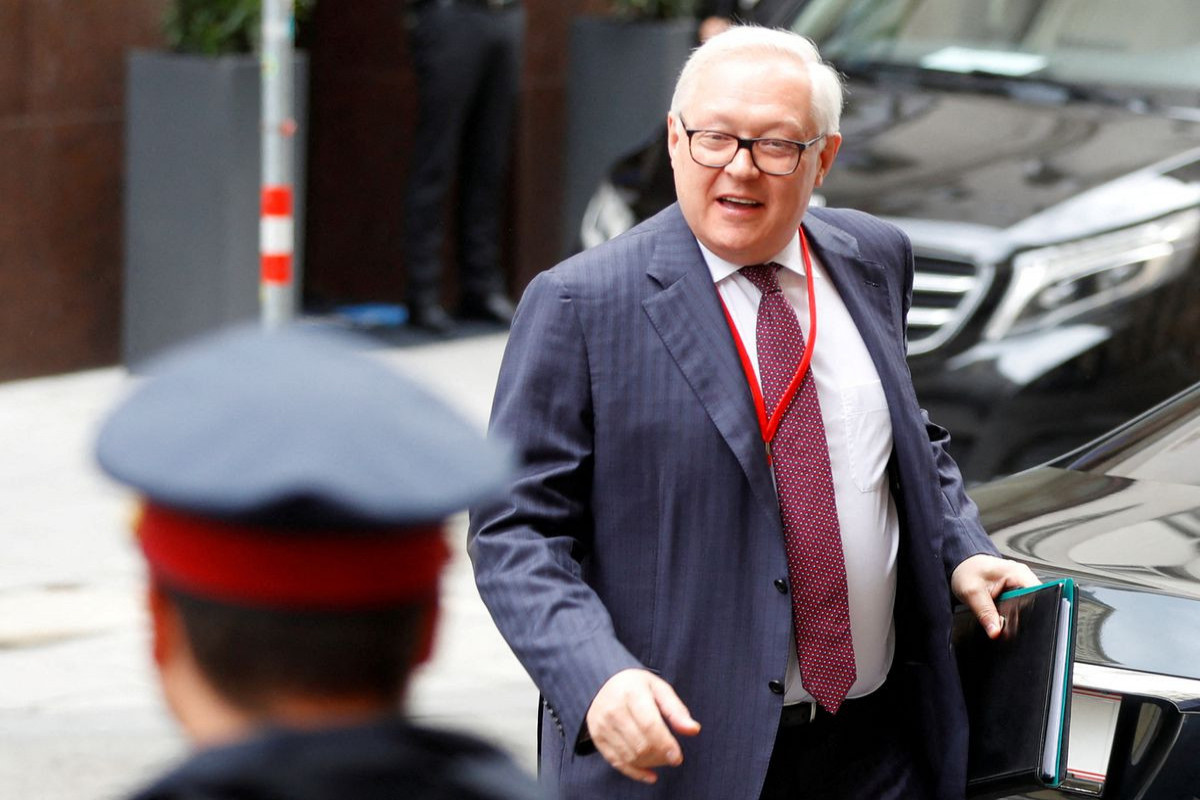 Russia demands NATO roll back from East Europe and stay out of Ukraine