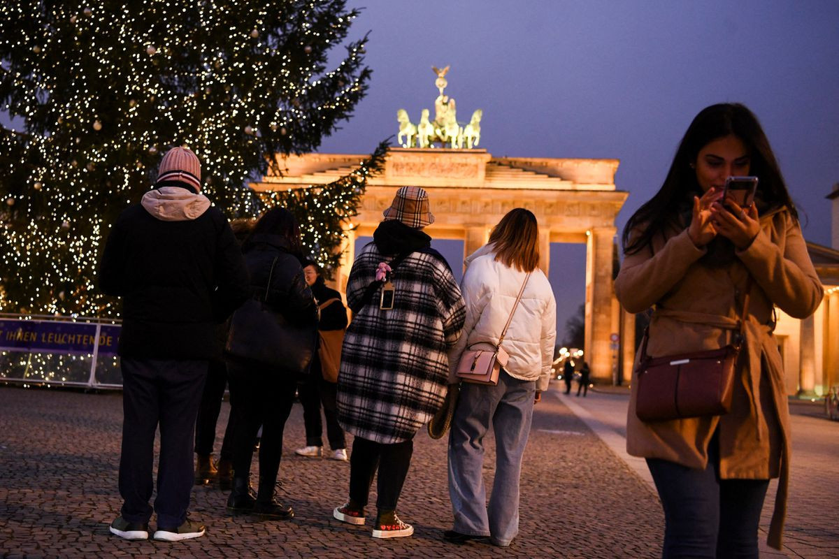 Germany agrees new contact limits to curb COVID-19