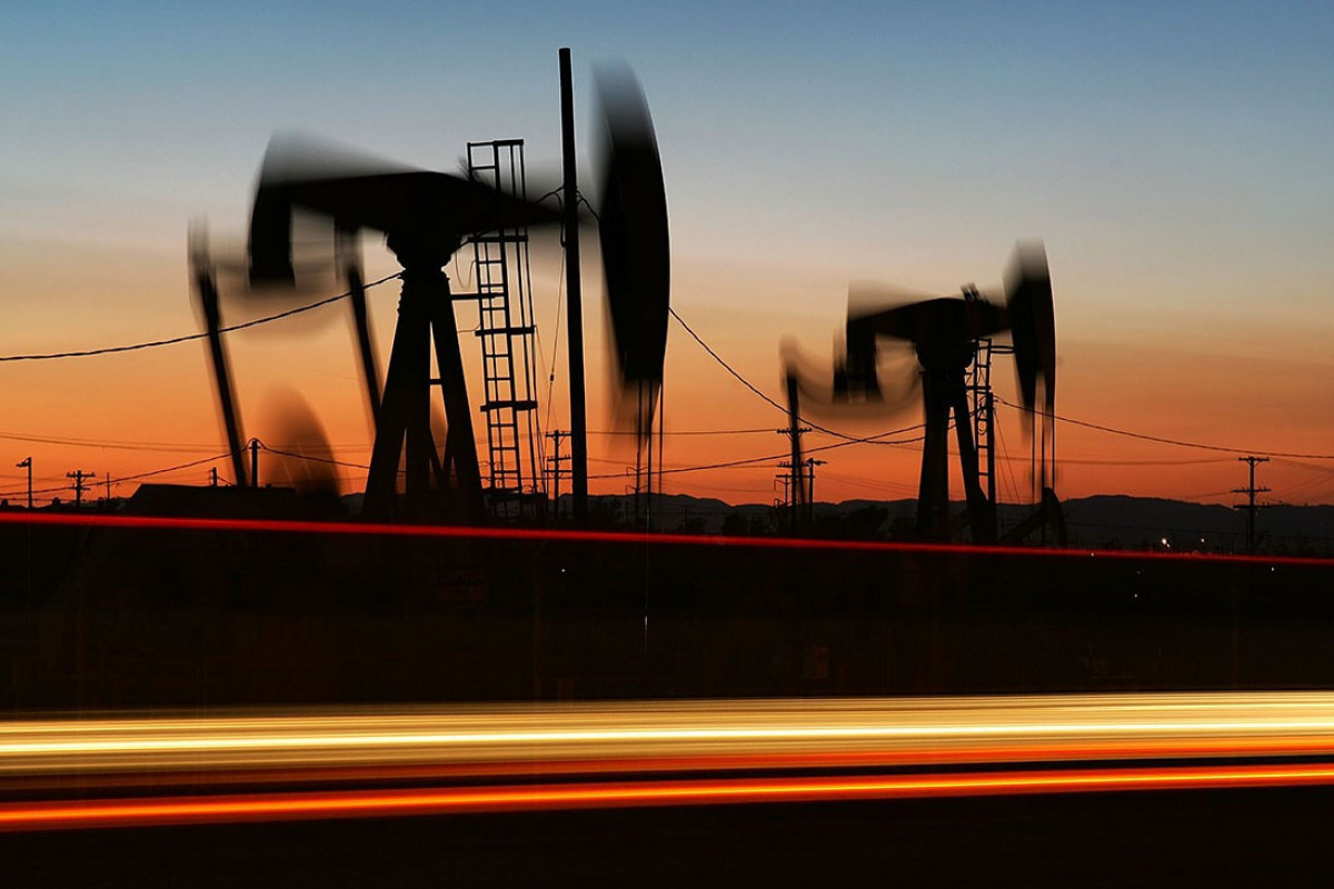 Price of Brent oil decreases, WTI increases