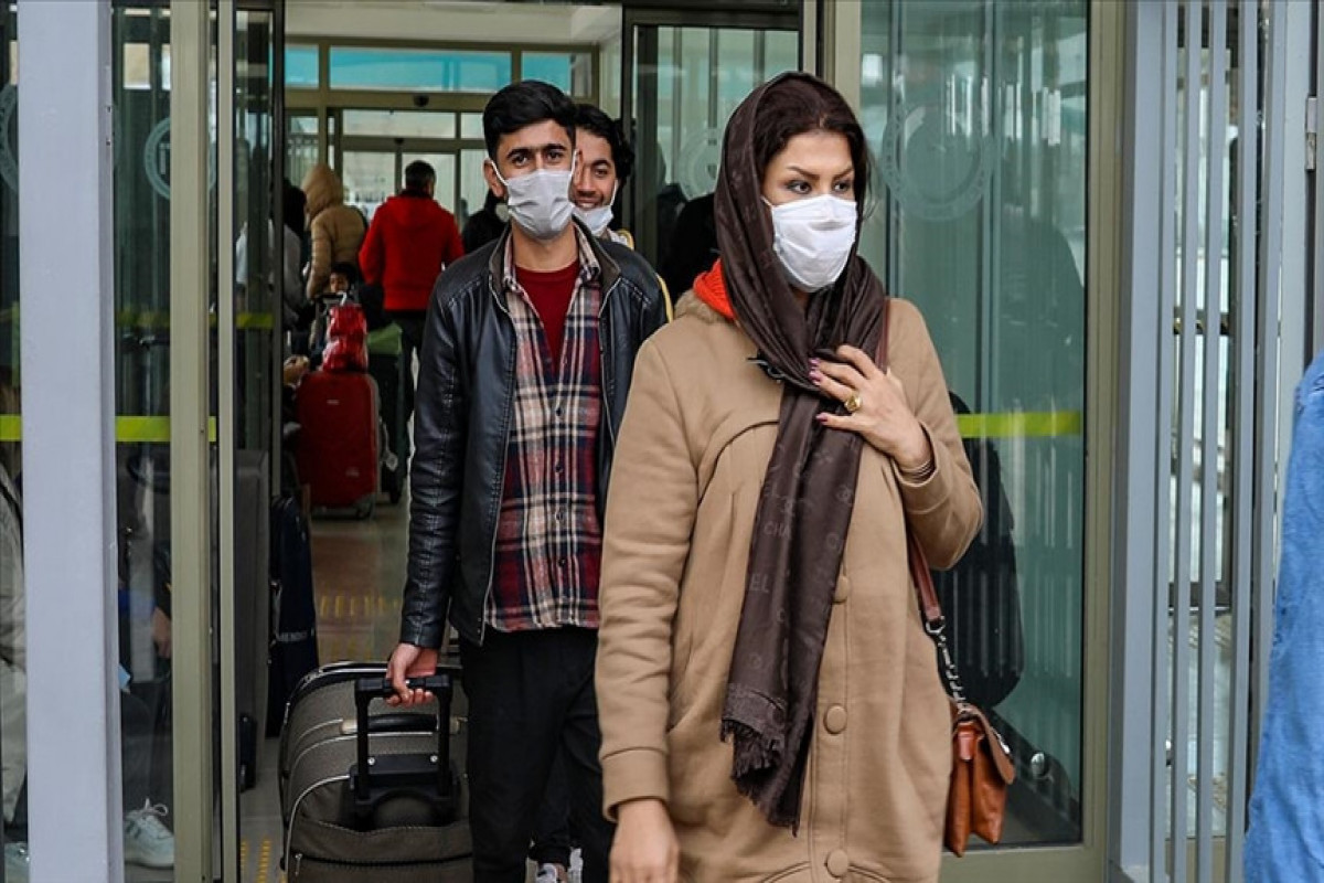 Iran closes its borders due to Omicron