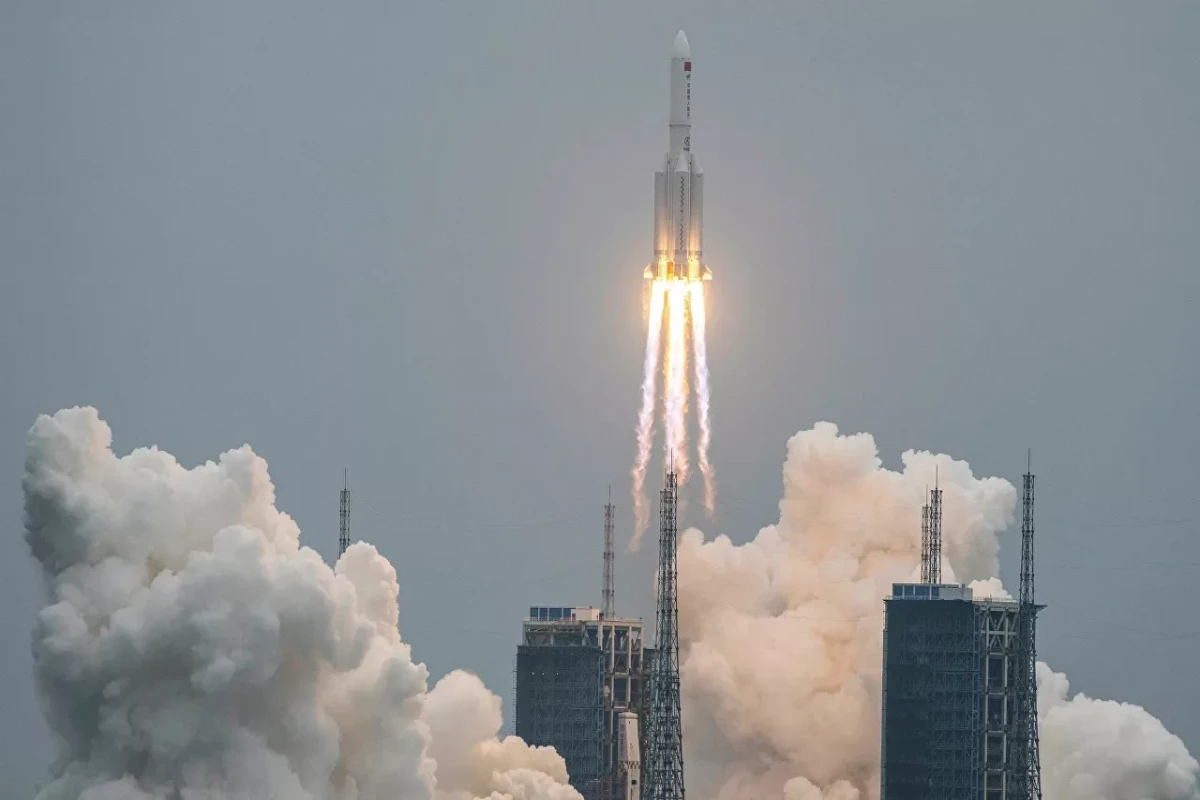 China develops new heavy space launch vehicle