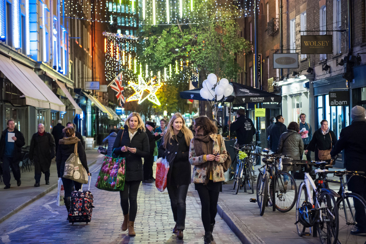 Shoppers shun Christmas sales as footfall drops amid Covid fears