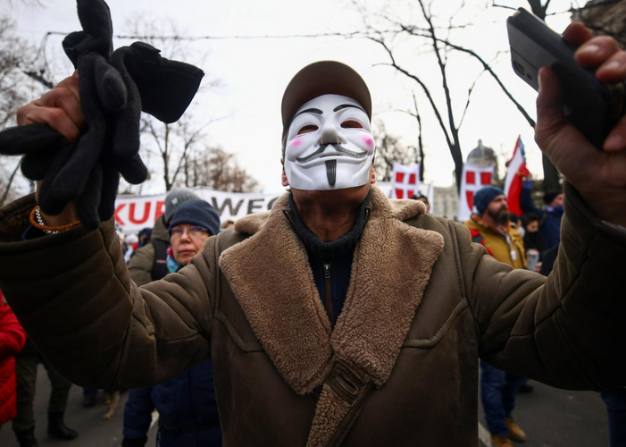 Thousands protest in Vienna as far-right march on COVID measures banned