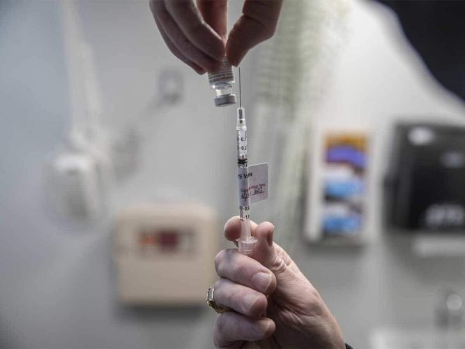 Pakistan receives first batch of Chinese COVID-19 vaccine