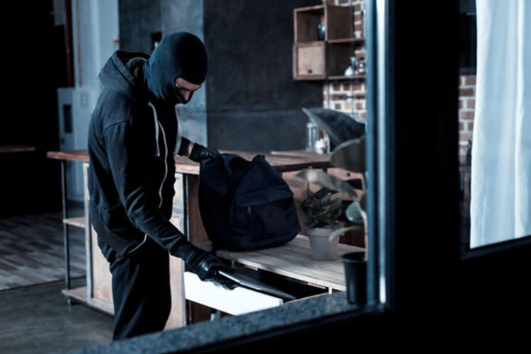  Thief stoles jewels worth AZN 220,000 from a house in Baku